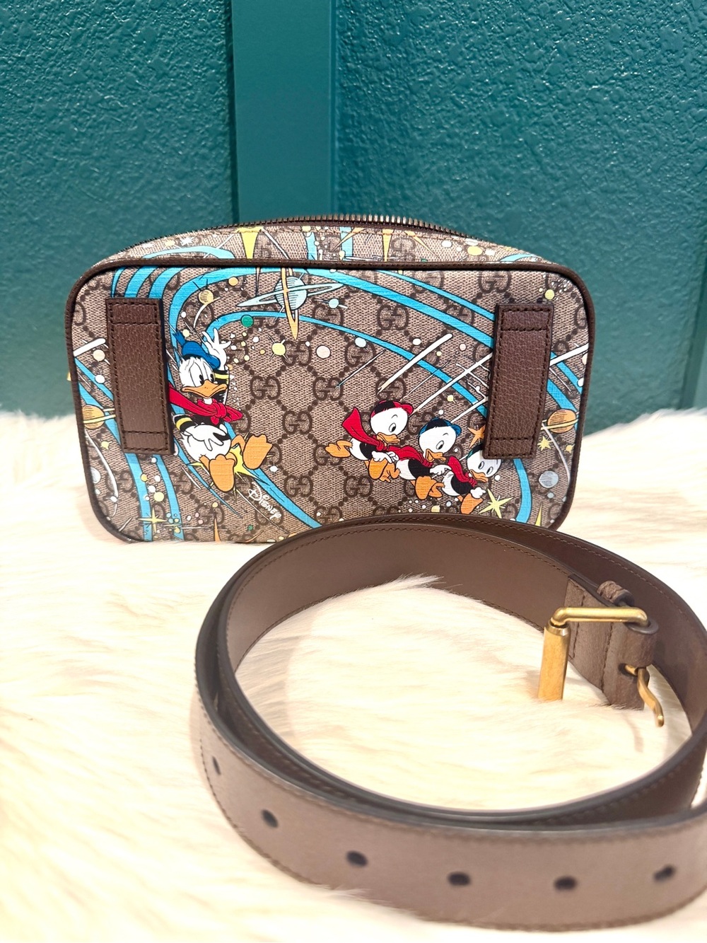 Gucci X Disney Donald Duck Belt Bag - Picture 3 of 15